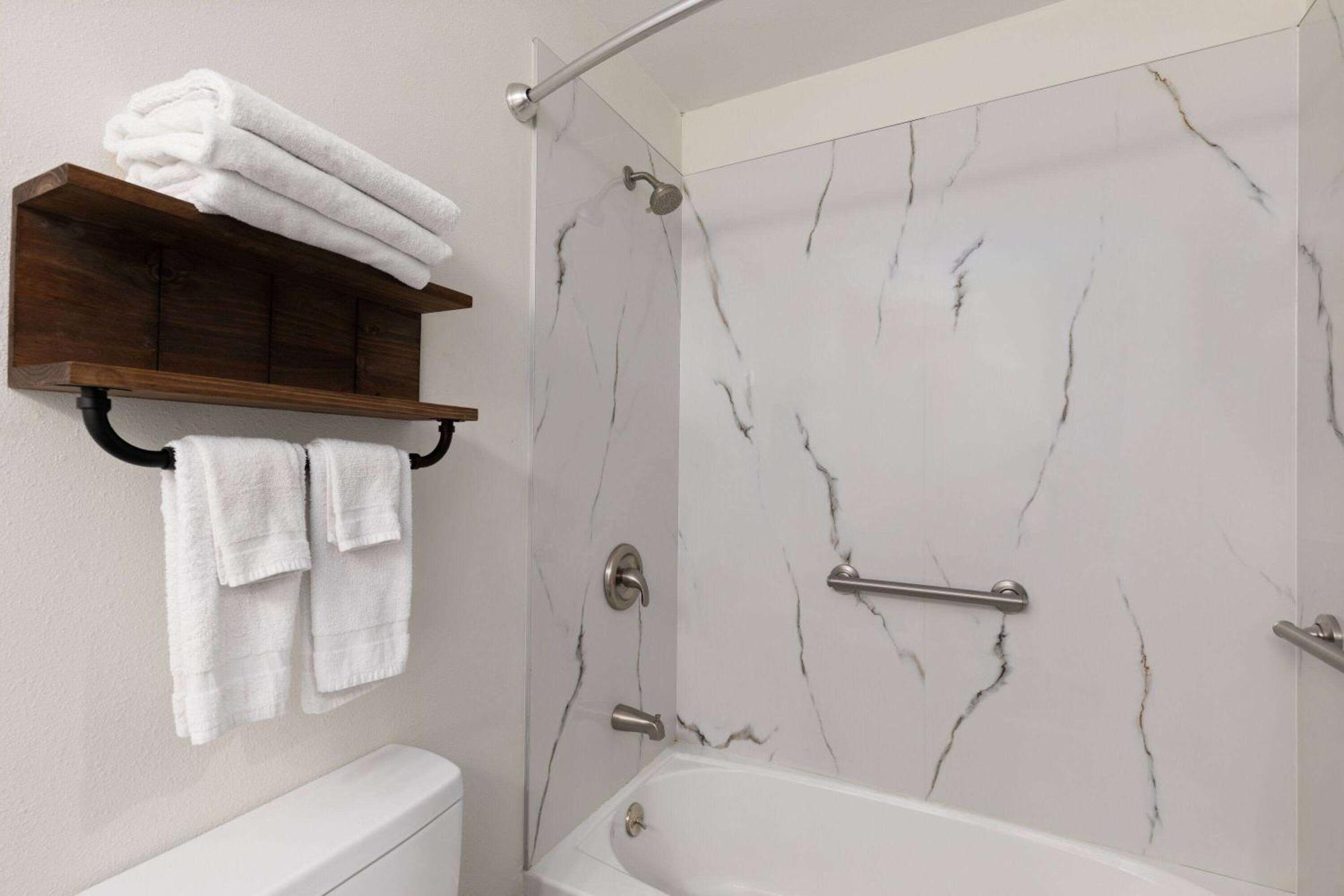Ramada By Wyndham Studio Suites Dothan Exterior foto